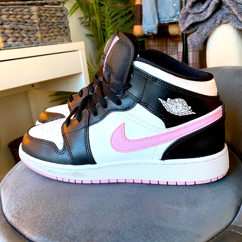 2020 Air Jordan 1 Mid GS in White Light Arctic Pink